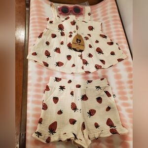 NWT Rabbit + Bear 2t Strawberry Print Top and Shorts Set With Glasses